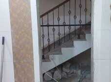 معلم لفتحات الأبواب داخل الرياض